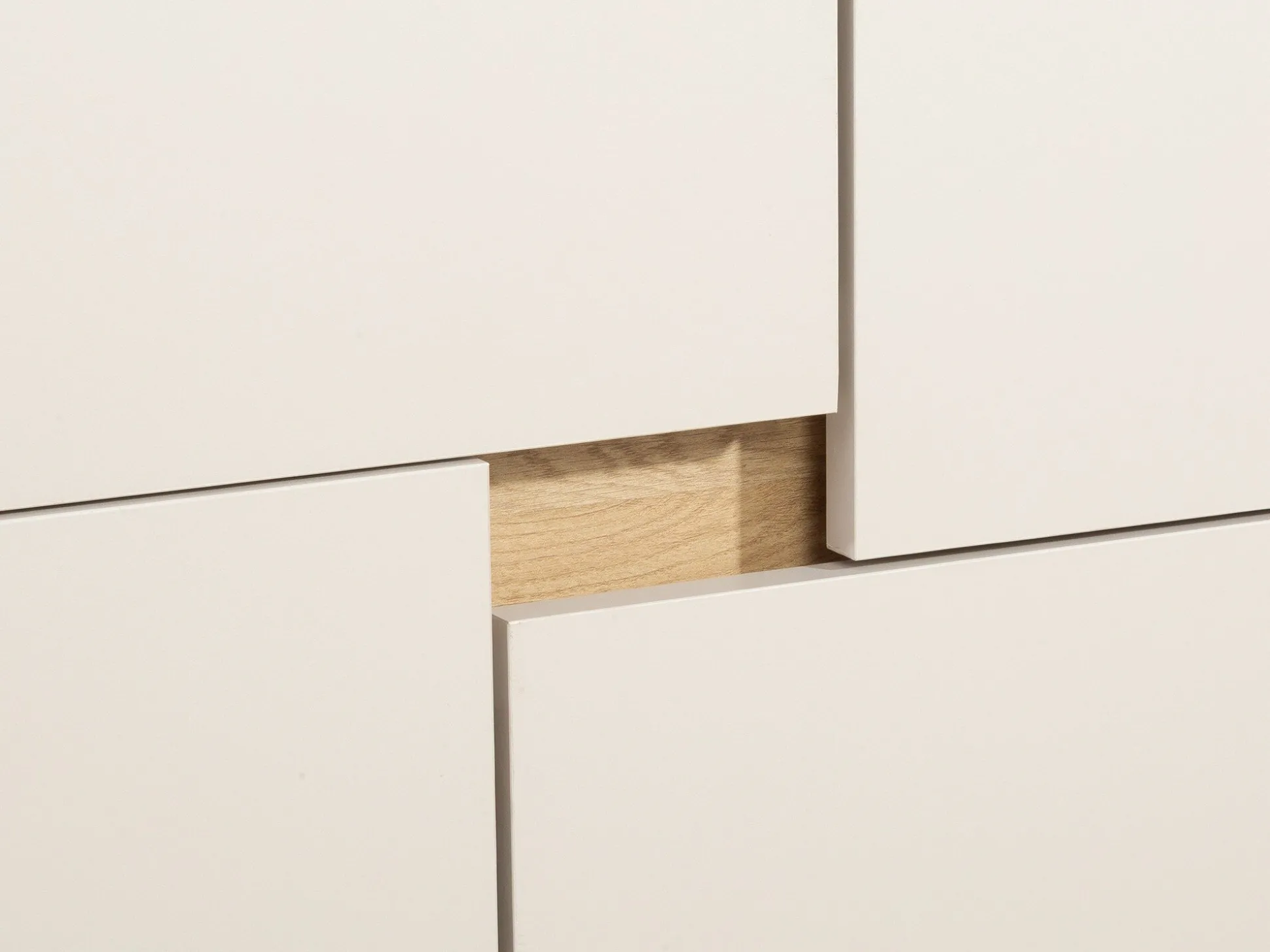 Garderobeskab Mavdori 105