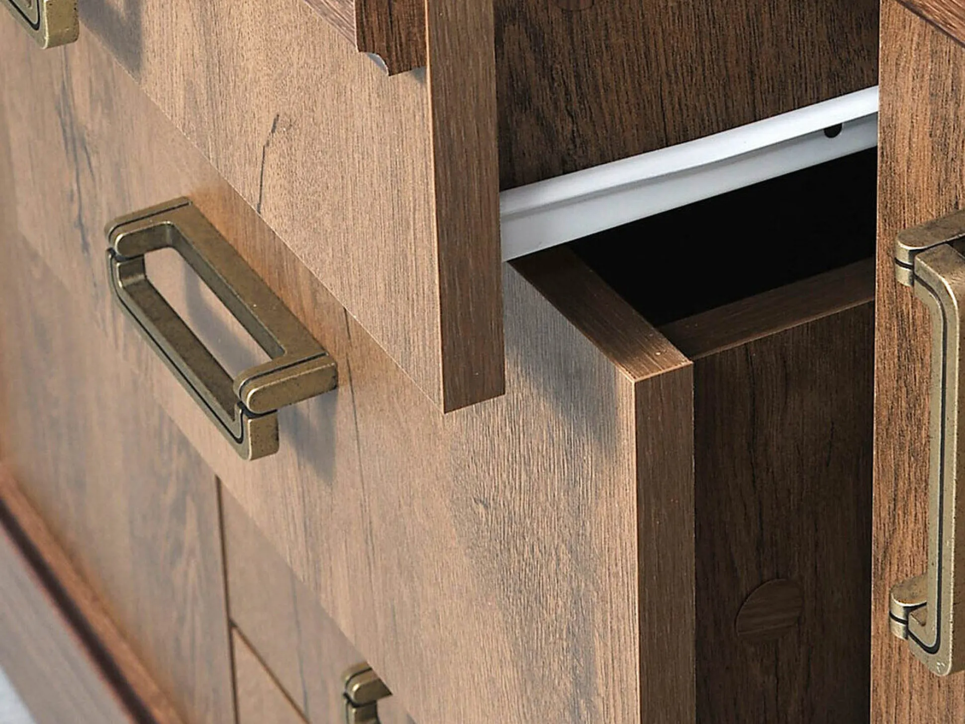 Kommode Lircava 103 (Lefkas eg)