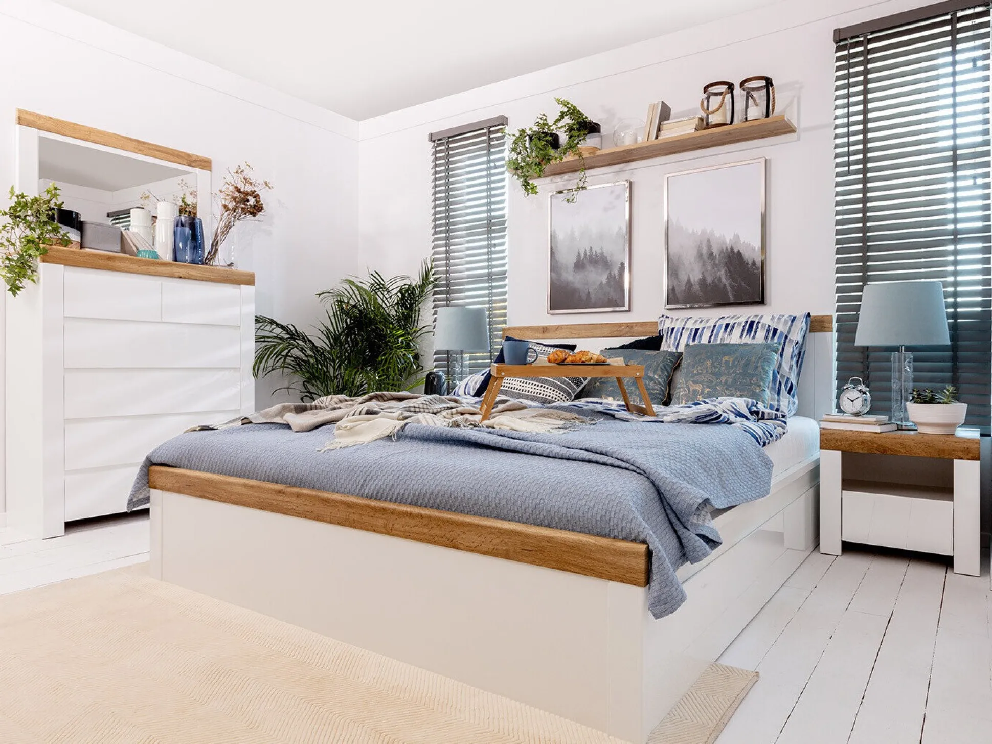 Kommode Sonsoru 114 (Hvid + Glansfuld hvid + Wotan eg)