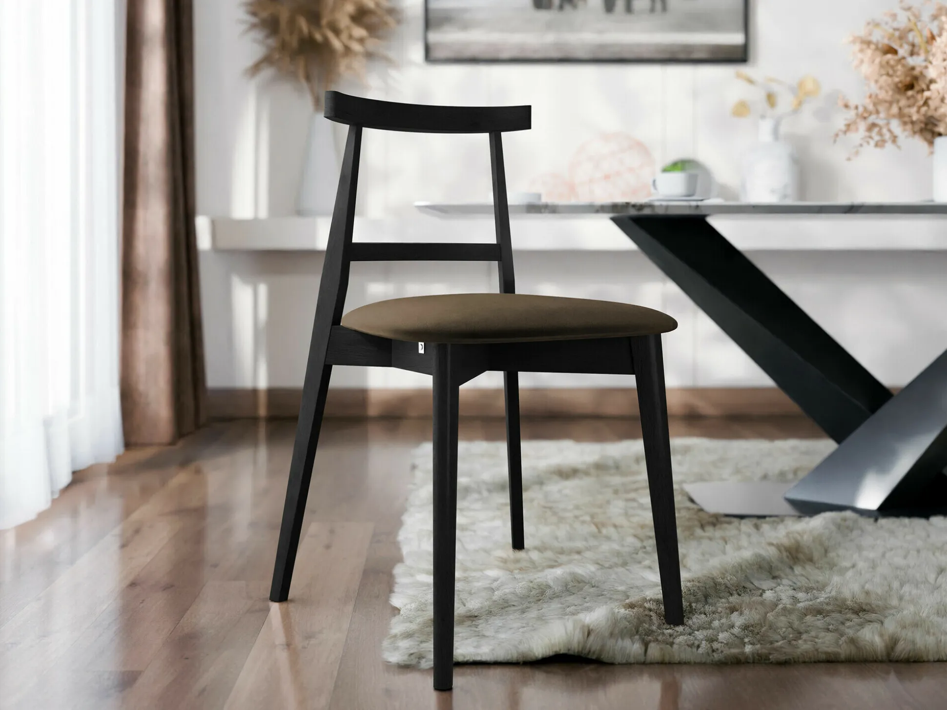 Stol Dearborn 104 (Magic Velvet 2205)