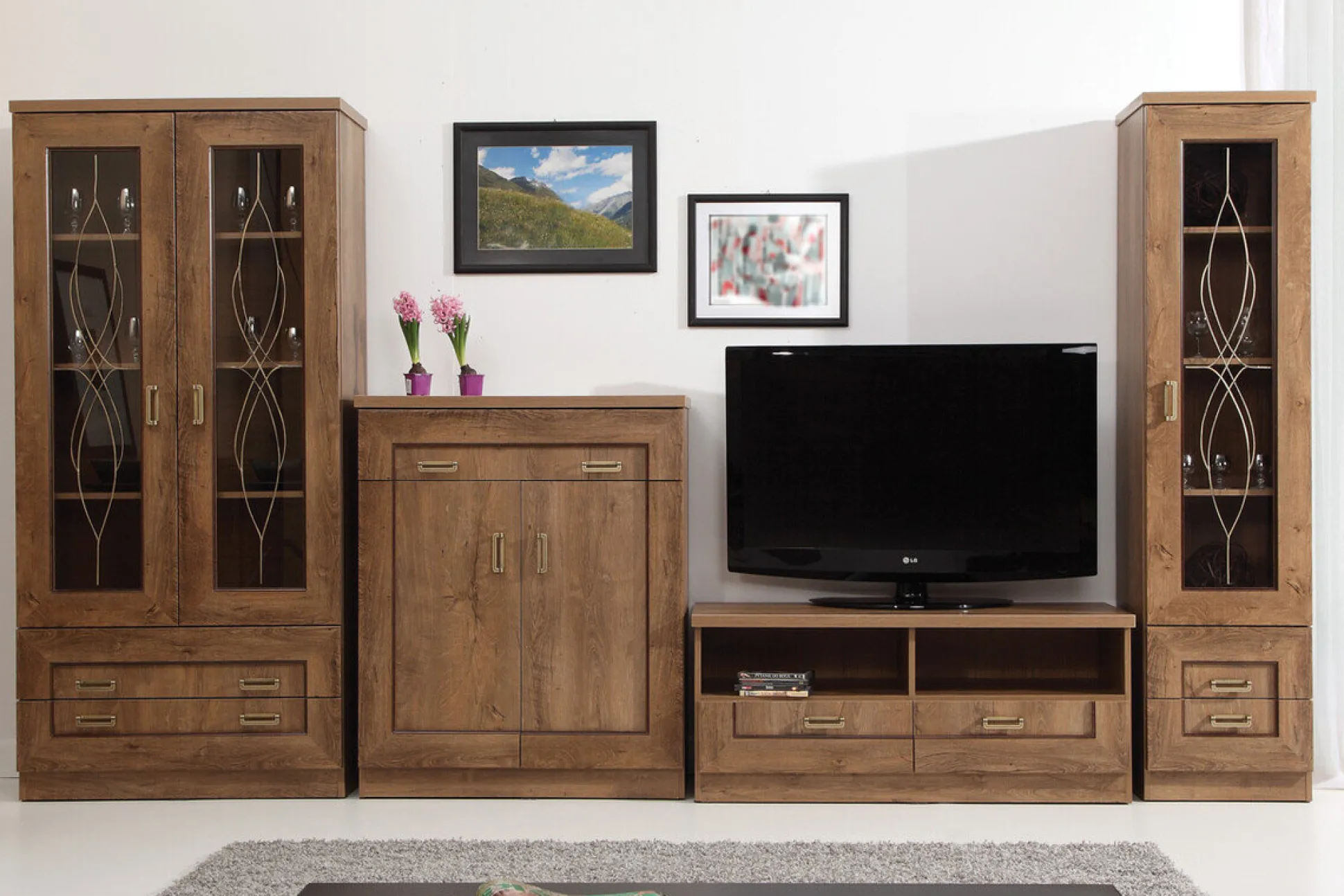 TV-bord Lircava 110 (Lefkas eg)